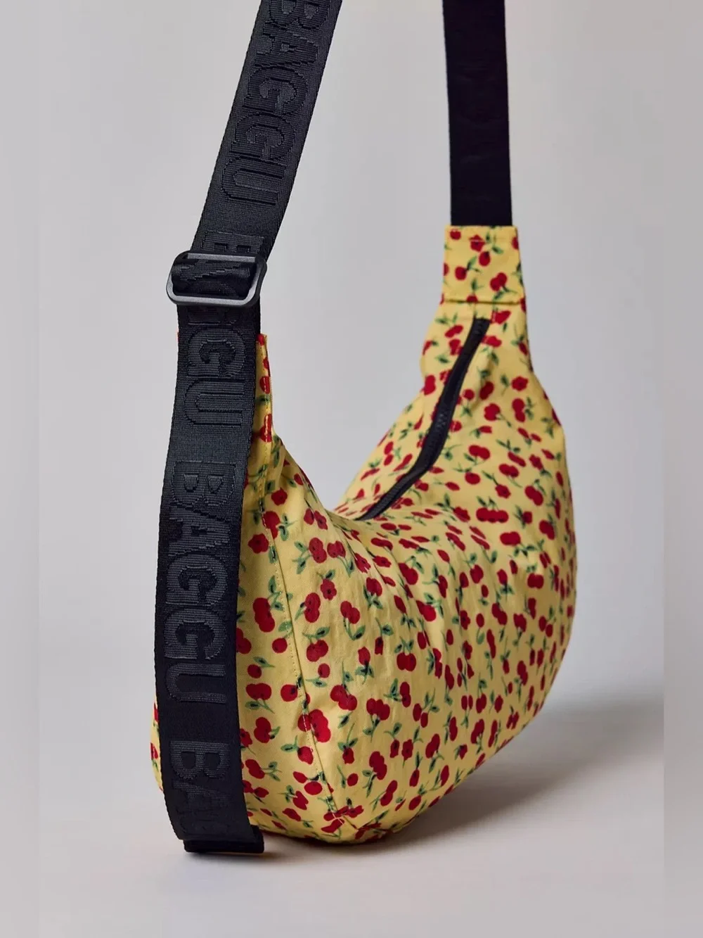 BAGGU Medium Nylon Crescent Bag - Picture 3 of 6